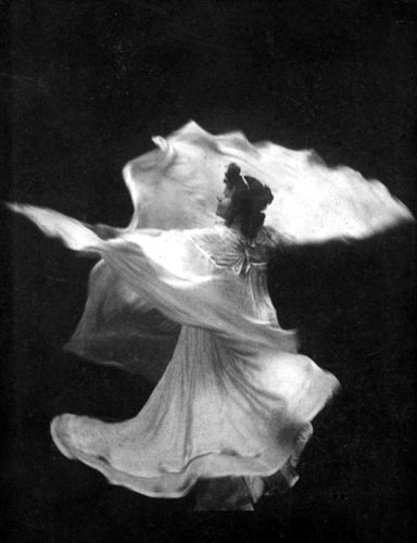 Loie Fuller in La danse blanche